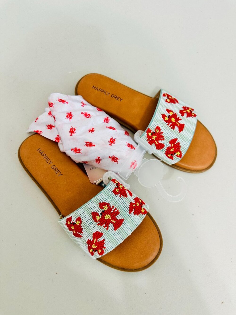 2-PIECE SET HAPPILY GREY BEADED LOBSTER SLIDES SANDALS WITH LOBSTER PRINT SCARF